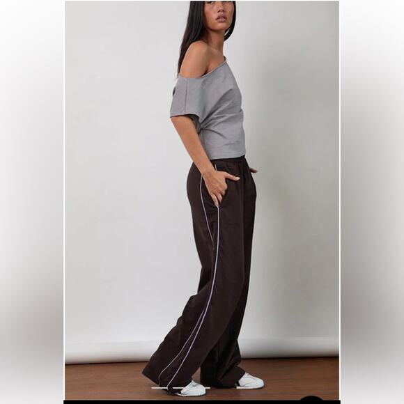 Benton Jogger In Bitter Chocolate With Violet Binding Sweatpants MSRP $90 NWT XL - Picture 3 of 5